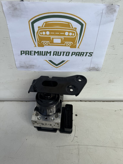 2013 Volkswagen Caravelle Station Wagon ABS Pump 10.0212-0842.4