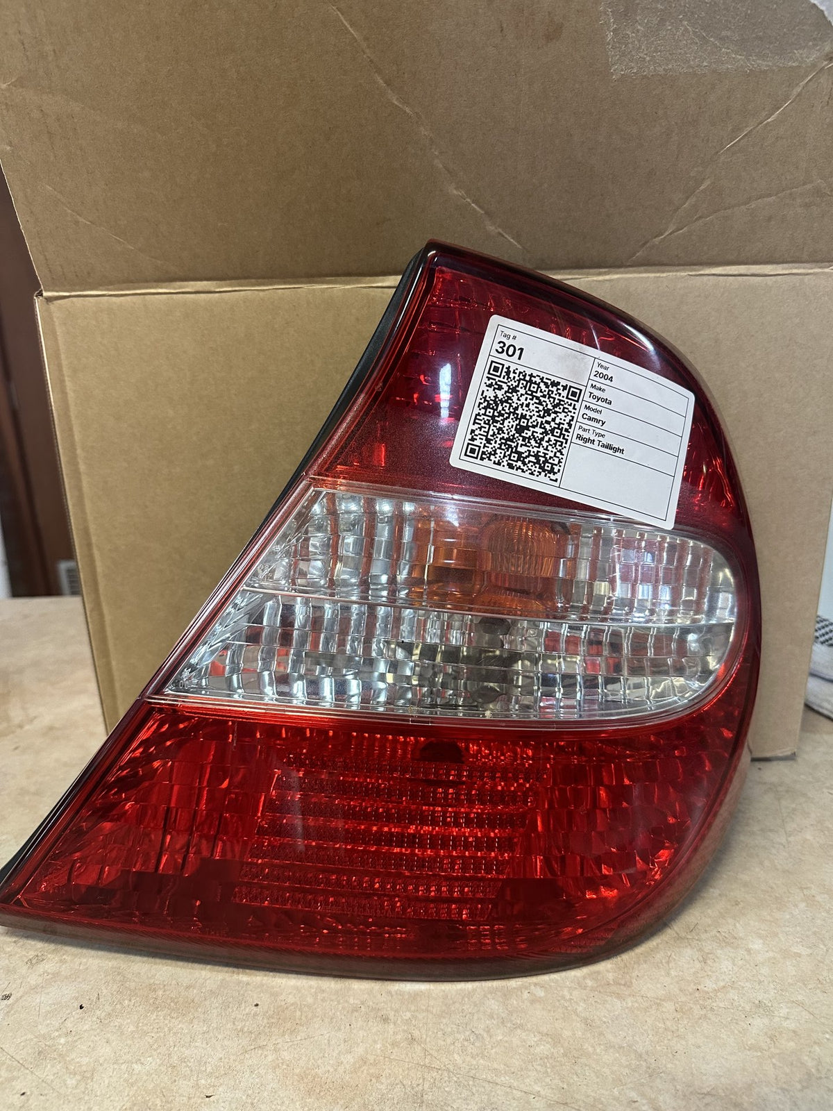 2004 Toyota Camry Sedan Right Taillight 841402