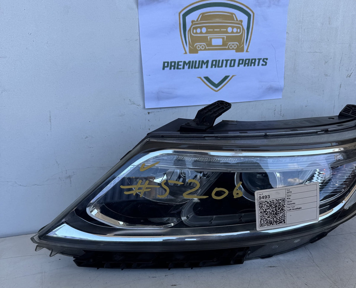 2013 Kia Sorento XM Station Wagon Left Headlight L009G5900GV