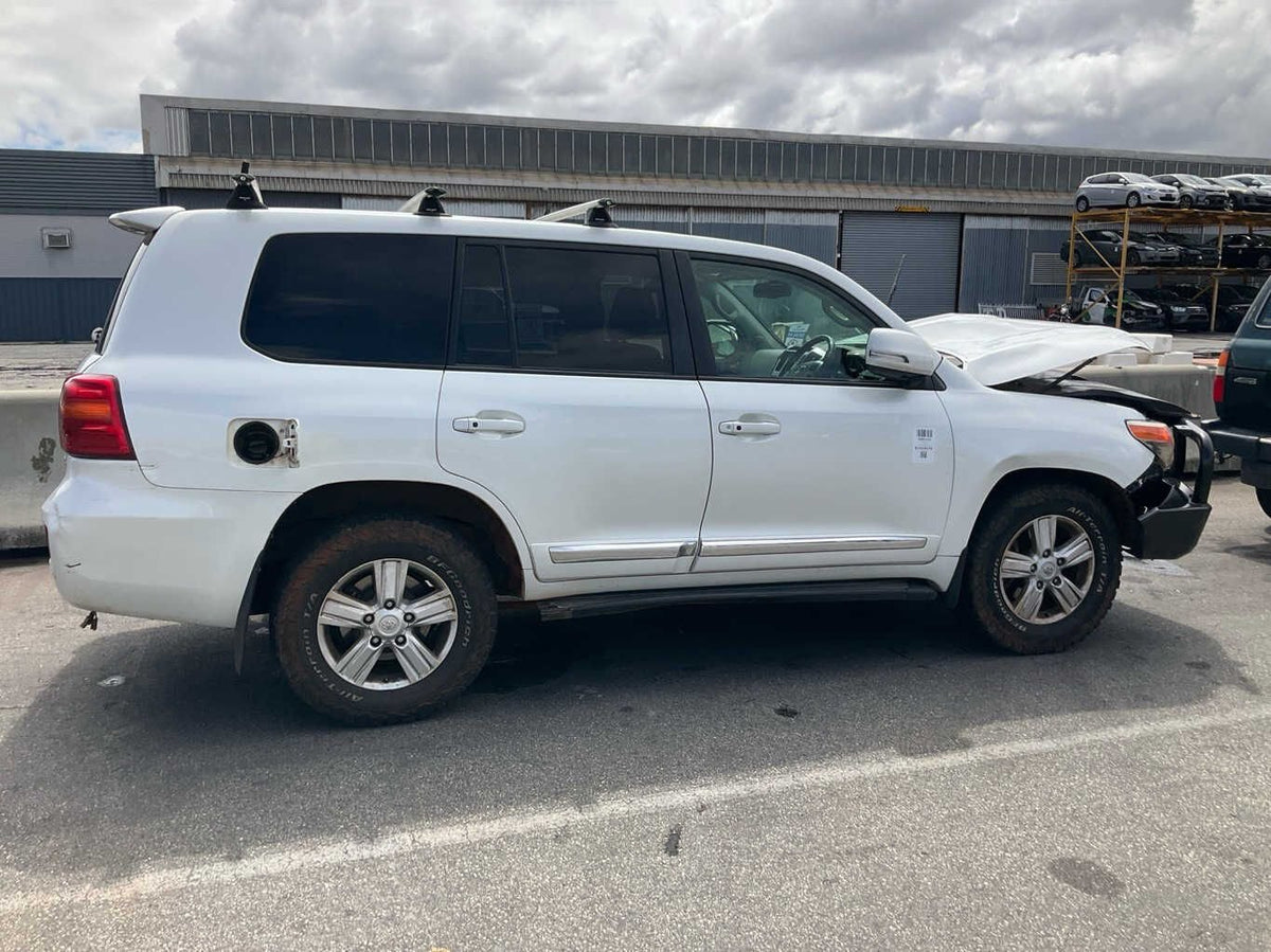 2014 Toyota Land Cruiser J200