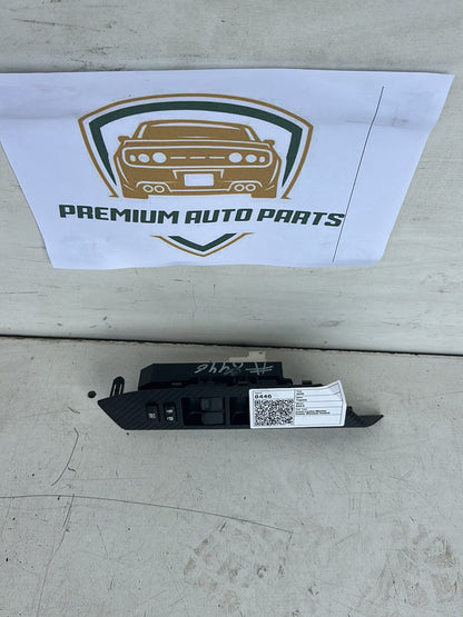 2015 Toyota RAV4 A40 - Master Power Window Switch