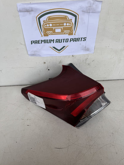 2015 Toyota Corolla Hatchback Right Taillight