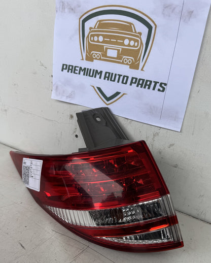2008 Toyota Tarago Station Wagon Left Taillight