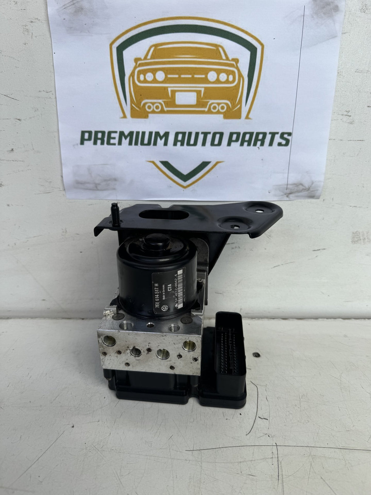 2013 Volkswagen Caravelle Station Wagon ABS Pump 10.0212-0842.4