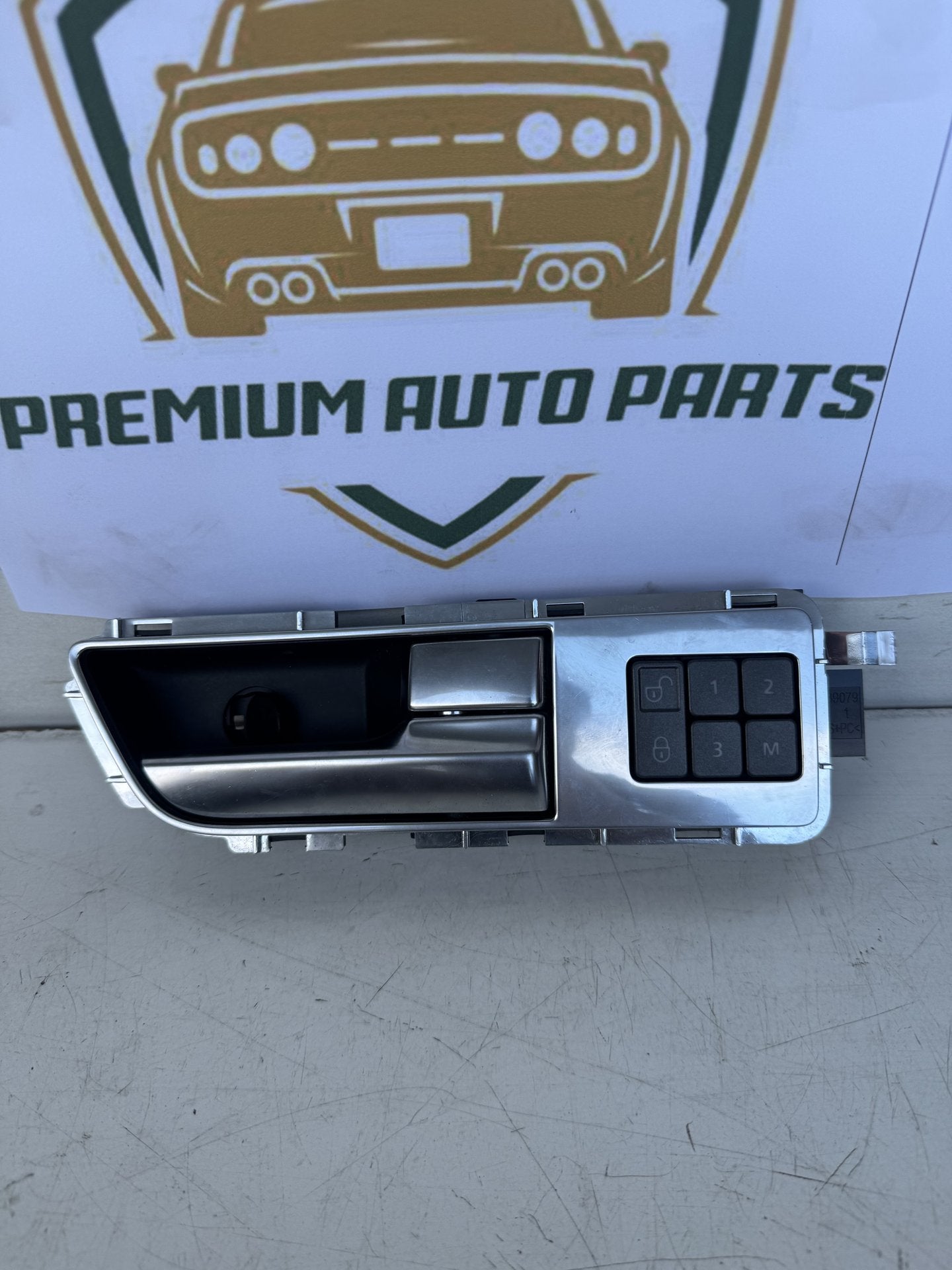 2012   Right Front Door Interior Handle