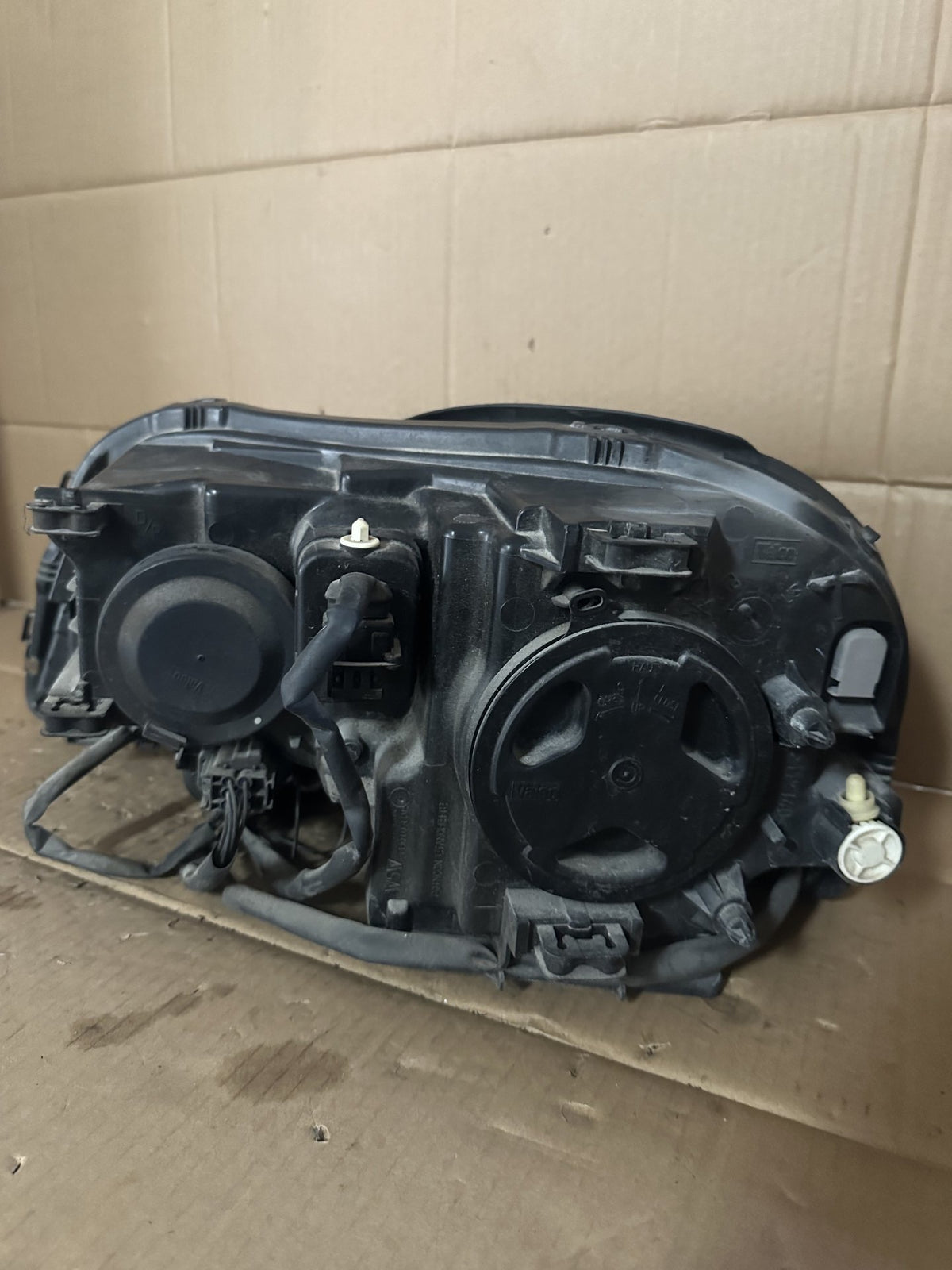 2004 Volvo XC90 - Right Headlight