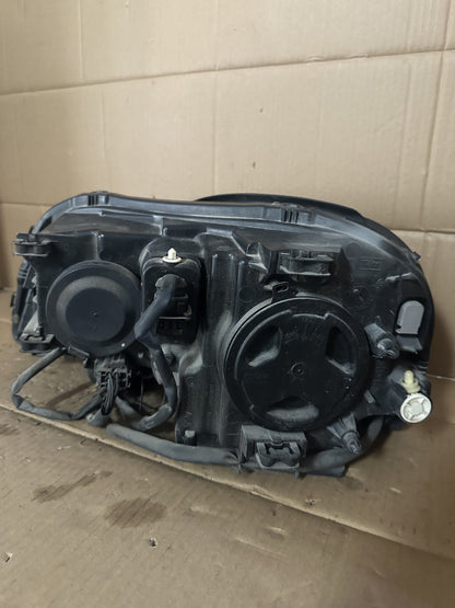 2004 Volvo XC90 - Right Headlight