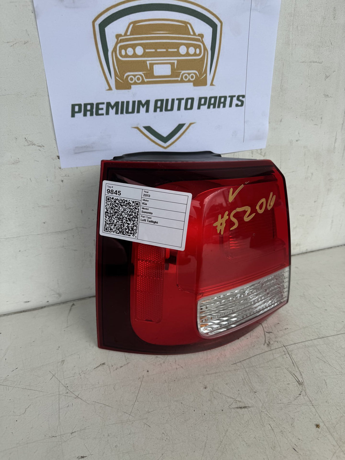 2013 Kia Sorento XM Station Wagon Left Taillight