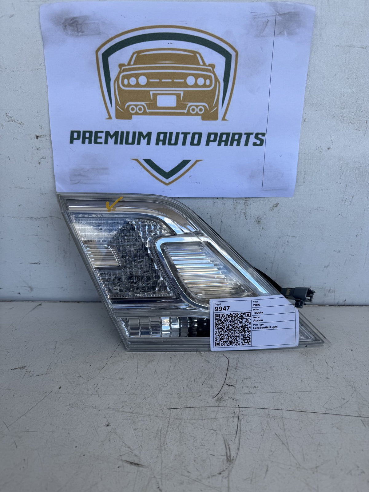 2010 Toyota Aurion GSV40R Sedan Left Bootlid Light
