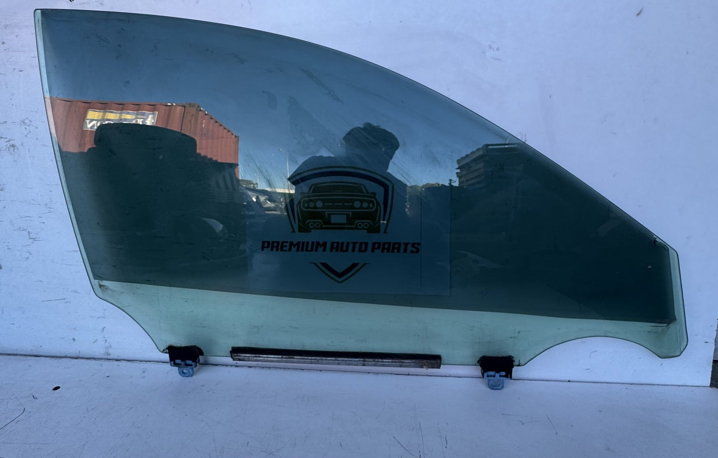 2010  E20 Right Front Door Glass
