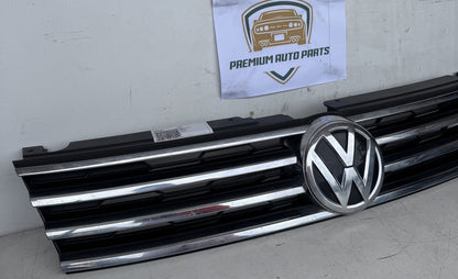 2015 Volkswagen Touareg MK2 - 7P Station Wagon Grille