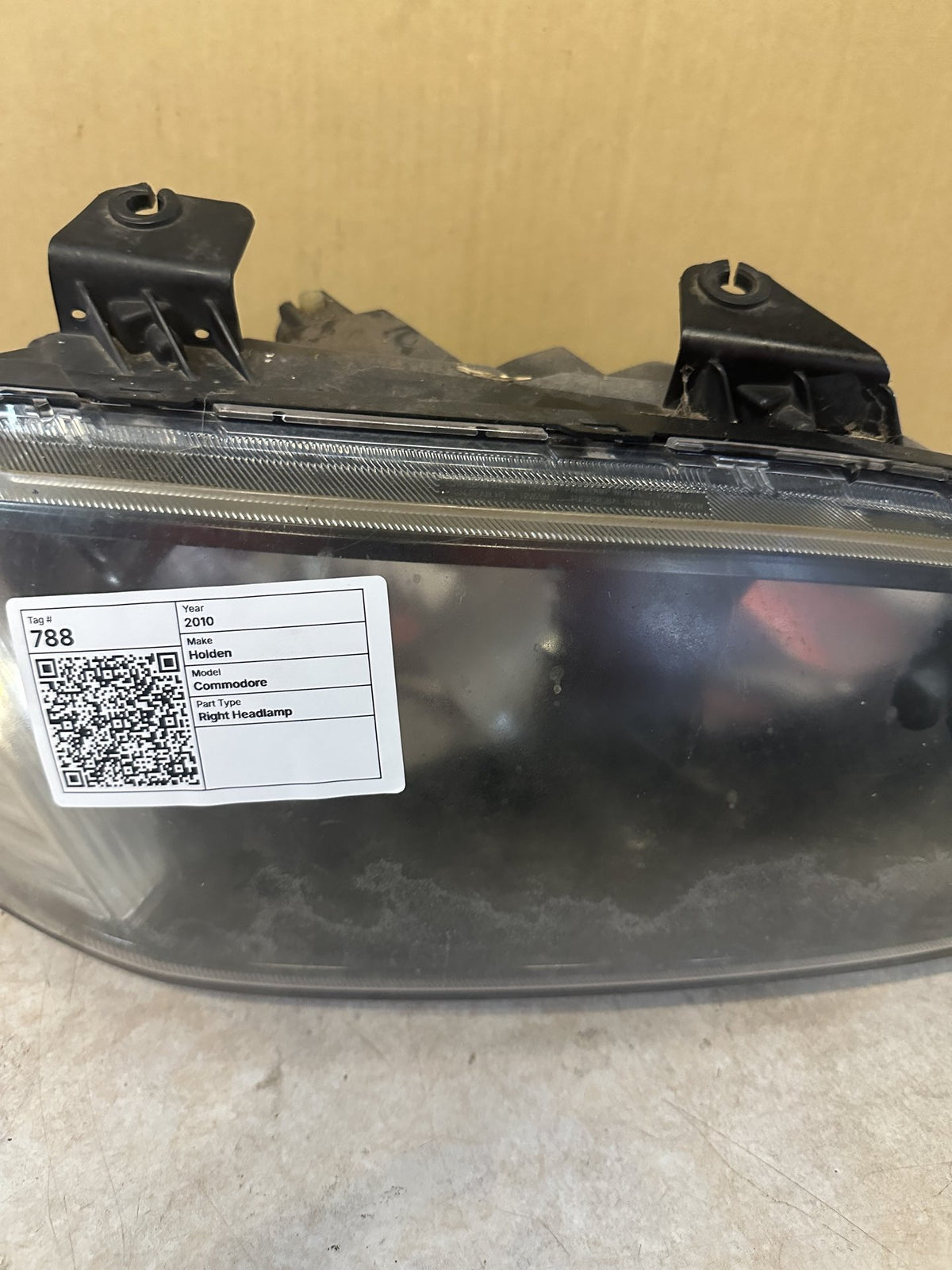 2010 Holden Commodore Commodore Right Headlight