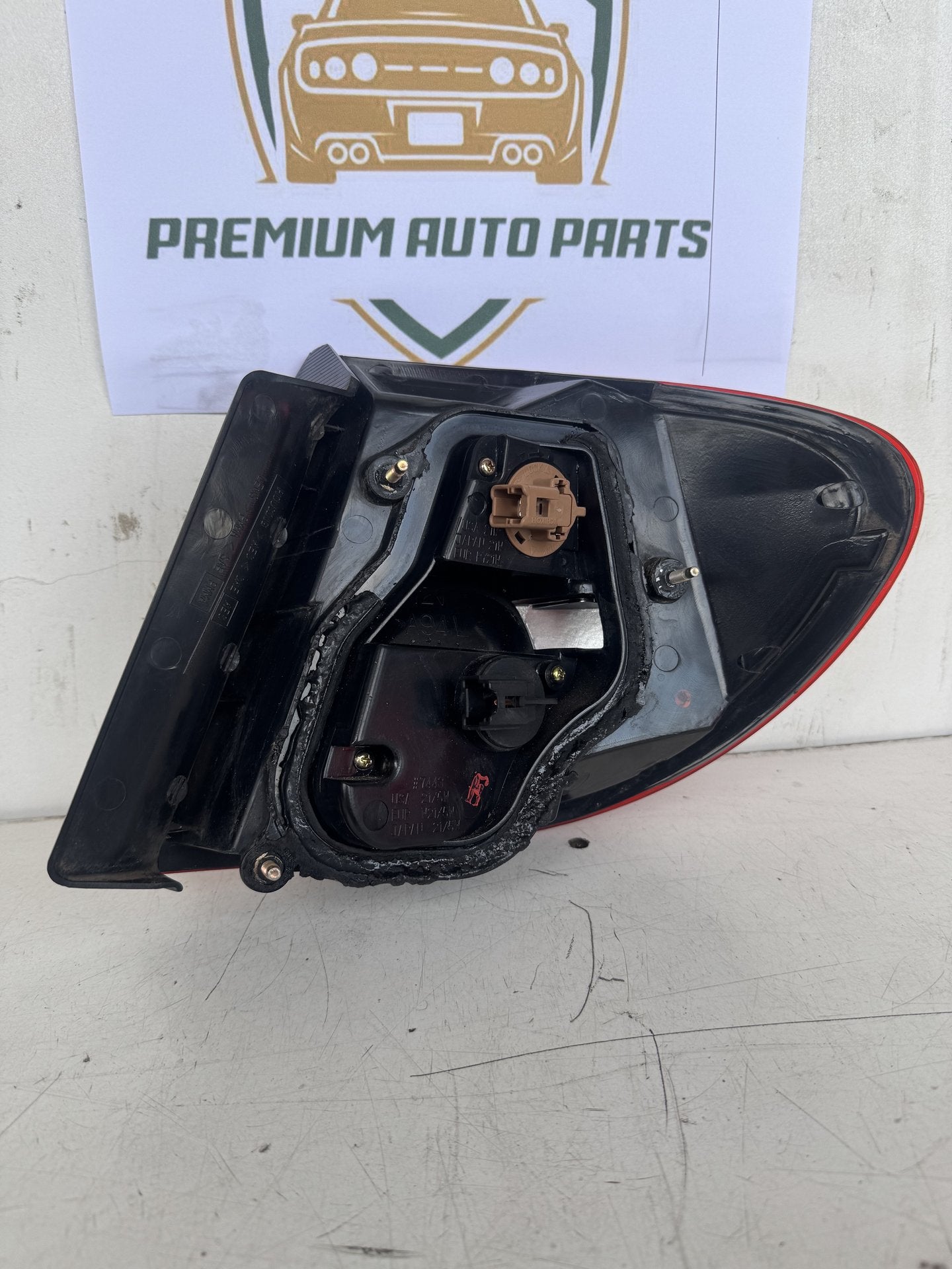 2003 Nissan Maxima Sedan Left Taillight