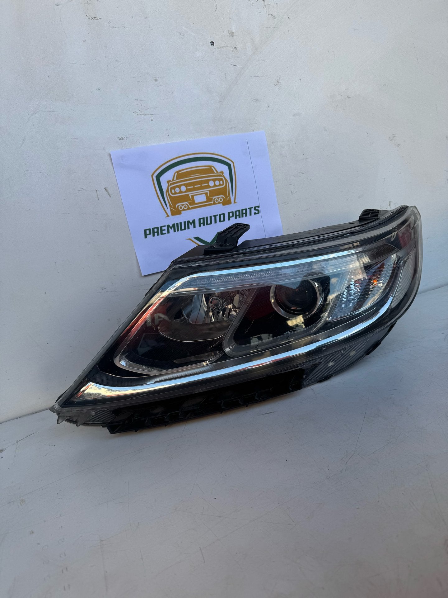 2012 Kia Sorento Station Wagon Left Headlight 92101-2P590