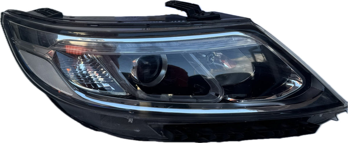 2012 Kia Sorento Station Wagon Right Headlight 92102-2PXXX