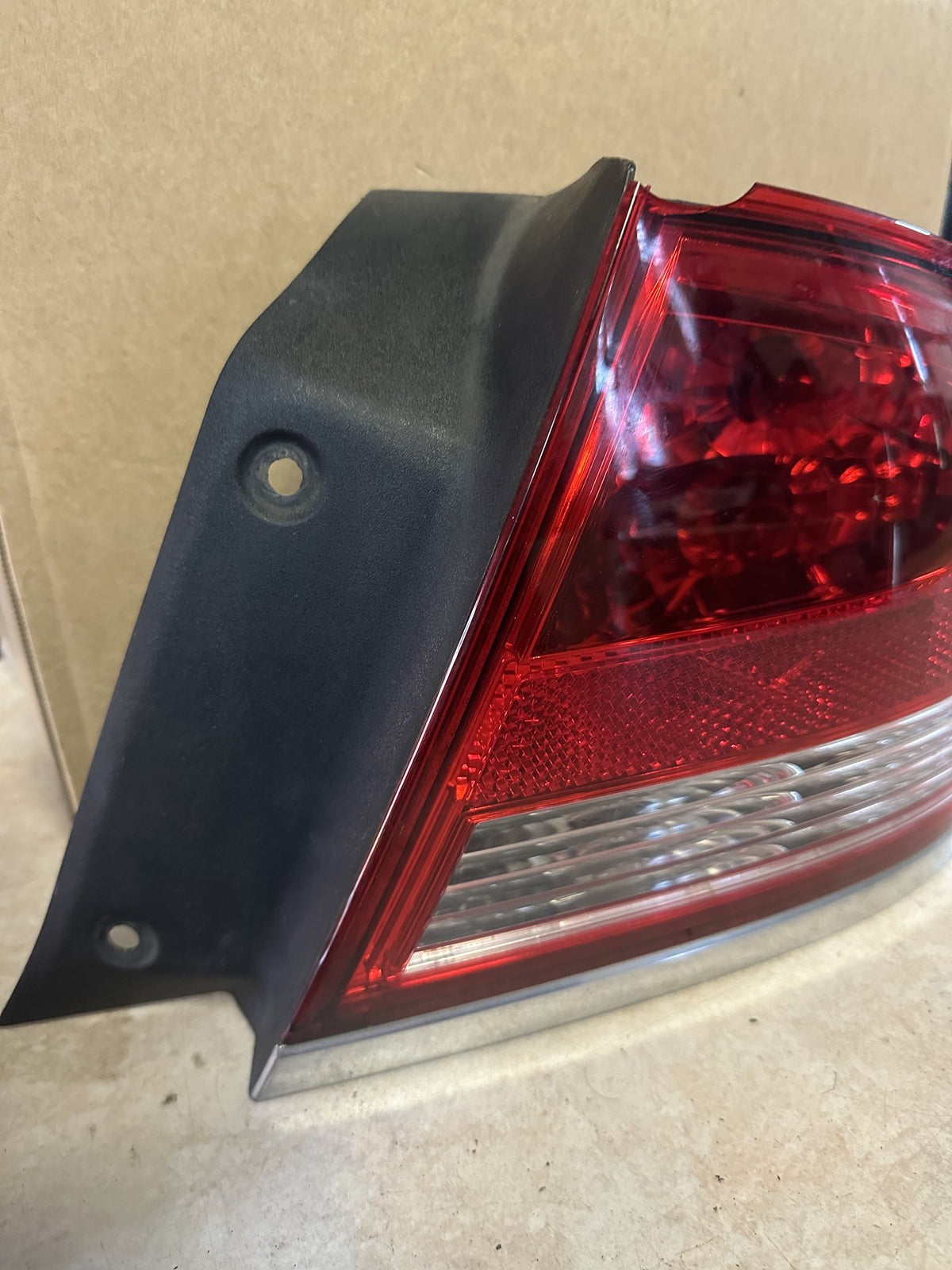 2006 Ford Falcon Right Taillight 2913405