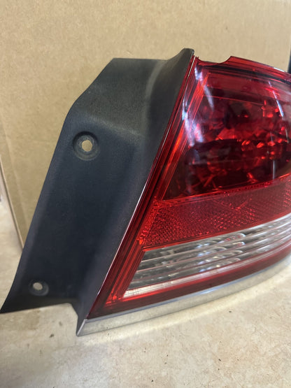 2006 Ford Falcon Right Taillight 2913405