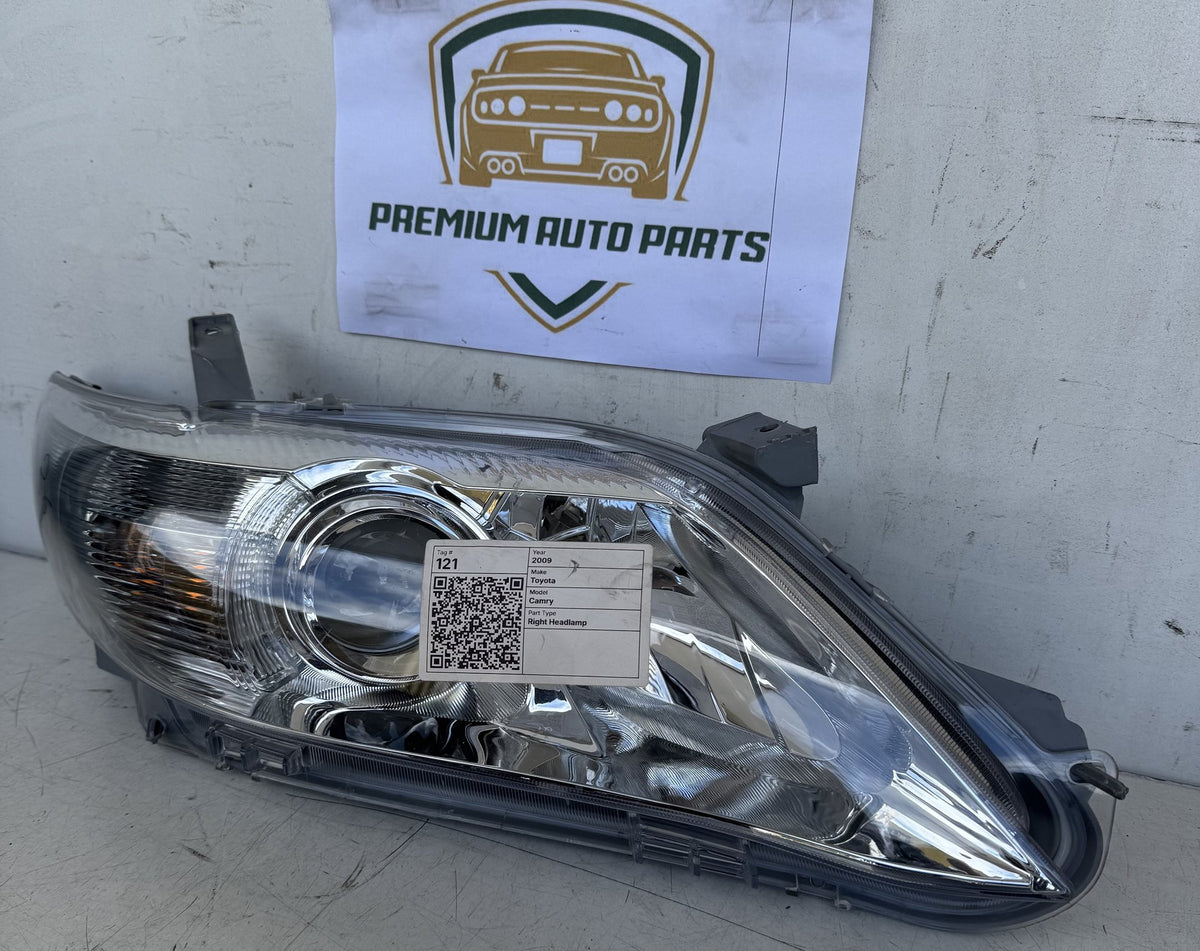 2009 Toyota Camry - Right Headlight