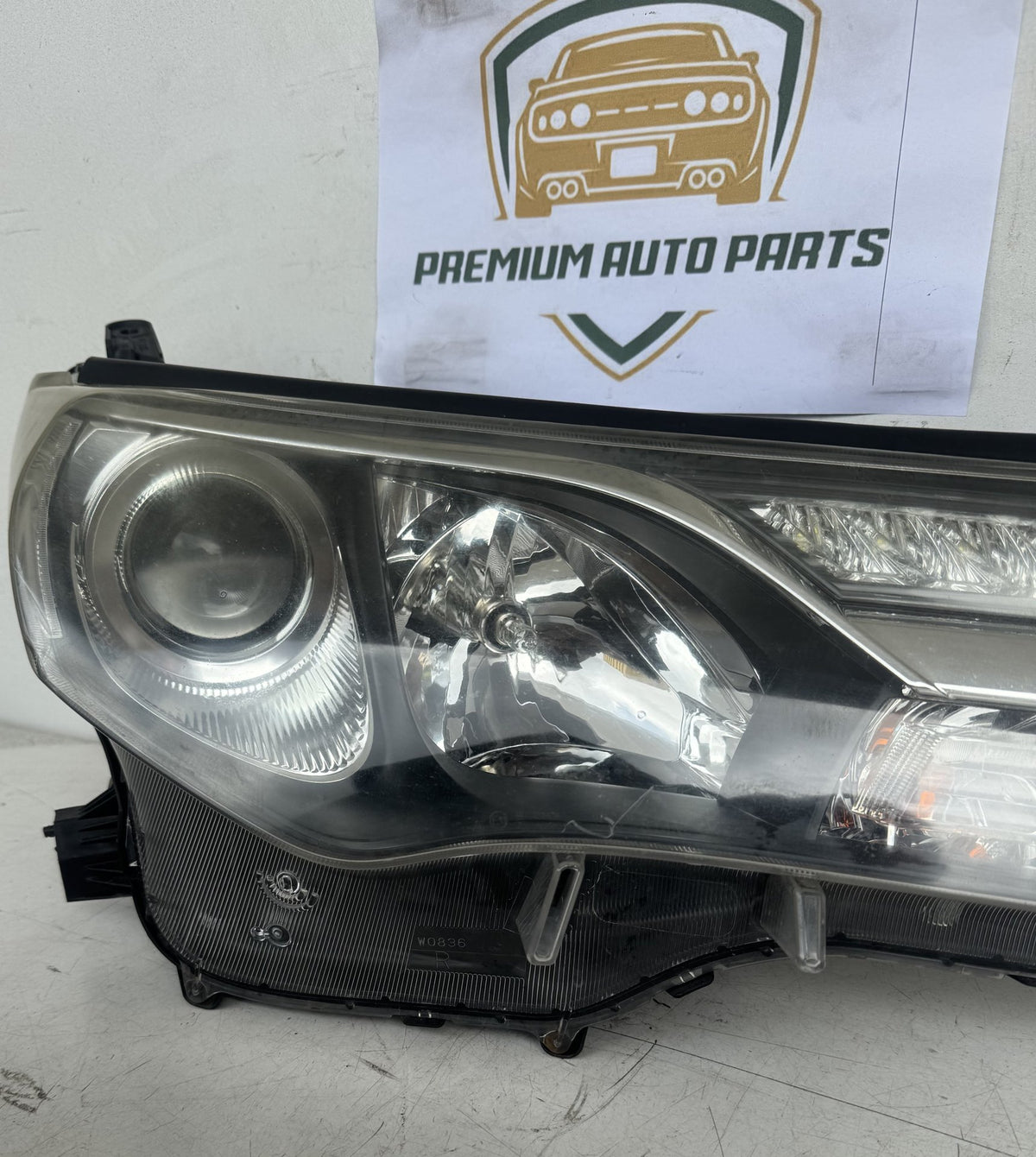 2016 Toyota RAV4 SUV Right Headlight STANLEY W0836