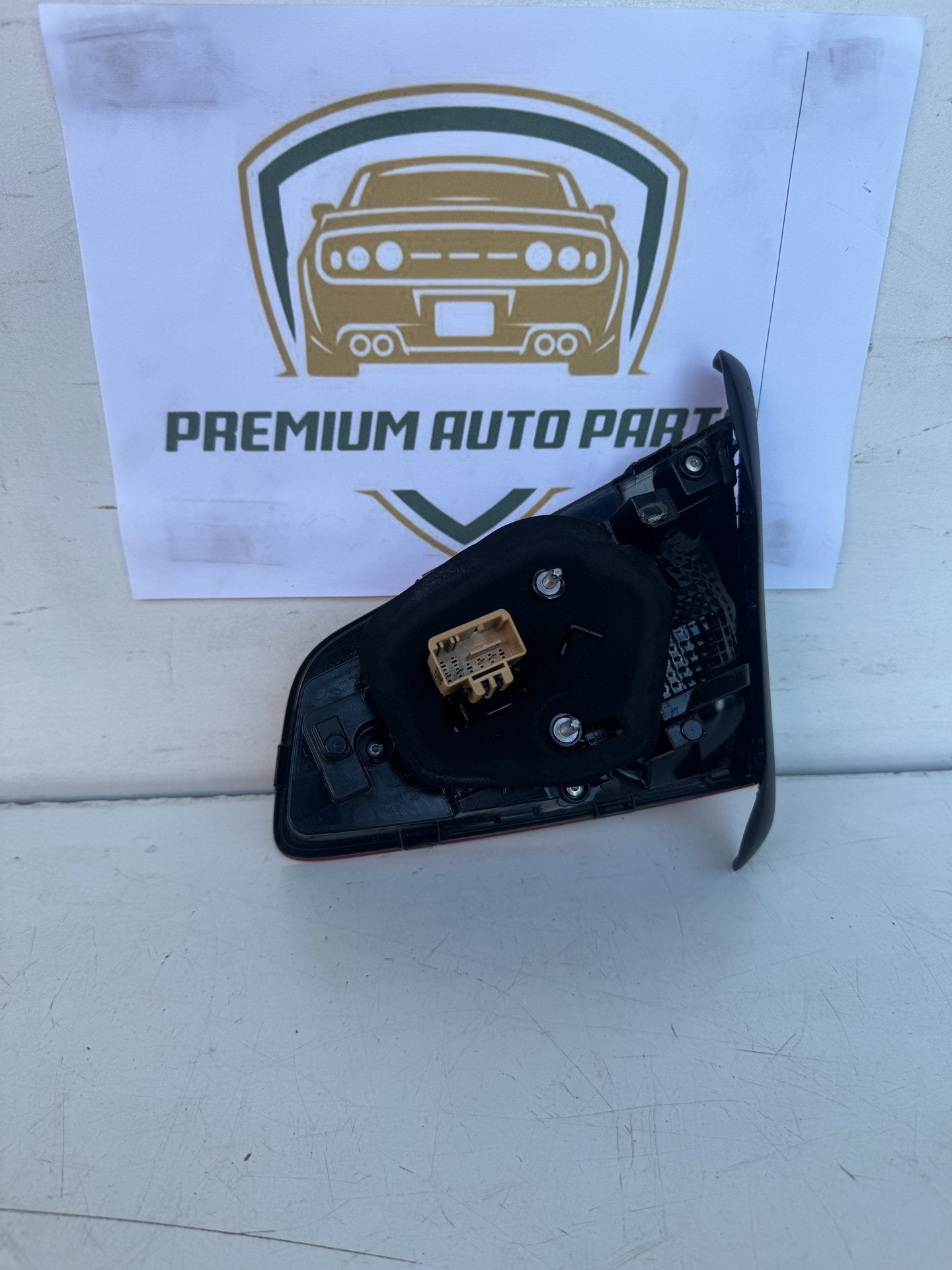2018   Left Bootlid Light