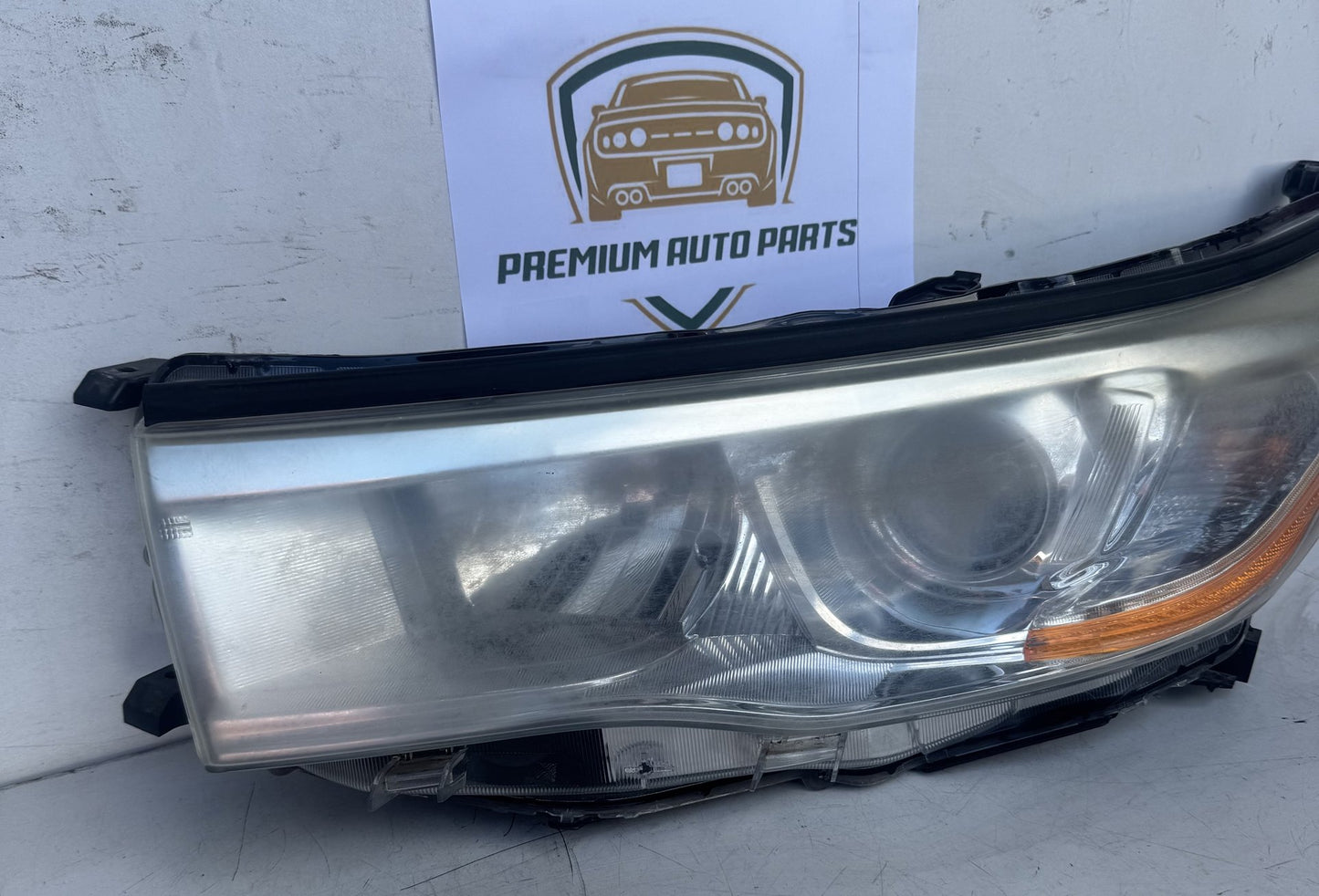 2015  U50 Left Headlight