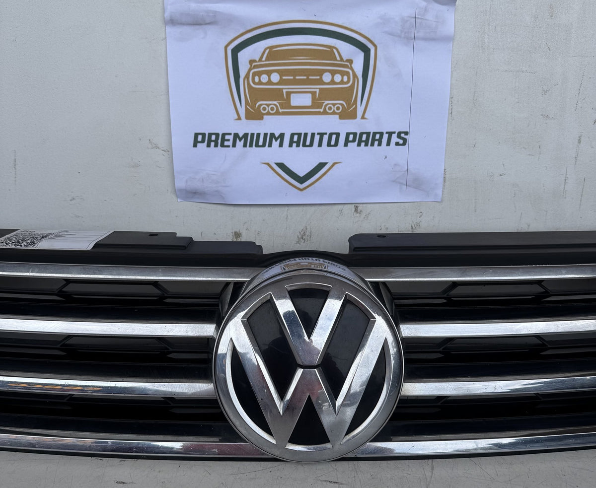 2015 Volkswagen Touareg MK2 - 7P Station Wagon Grille