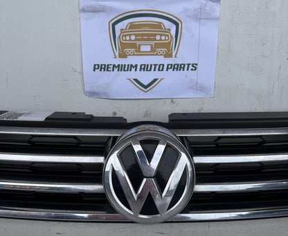 2015 Volkswagen Touareg MK2 - 7P Station Wagon Grille