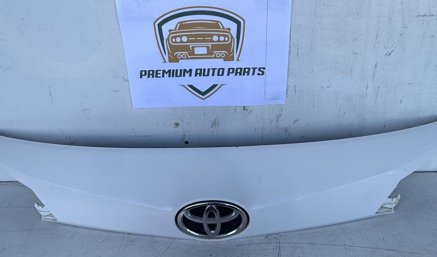 2017 Toyota RAV4 Station Wagon Grille