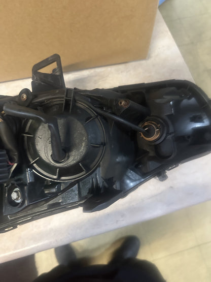 2010 Mitsubishi Outlander Outlander Station Wagon Right Headlight P8924