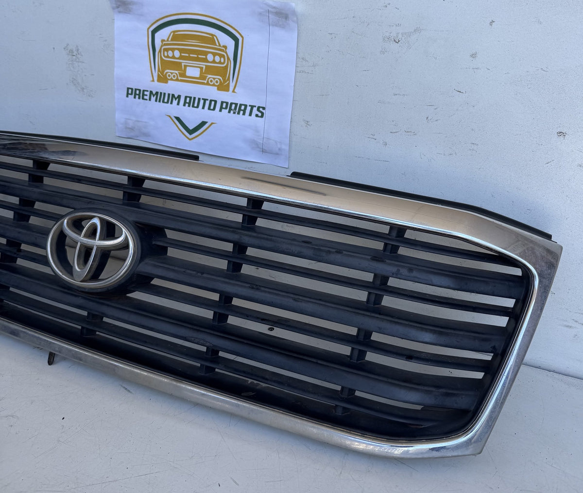 1999-1999 Toyota Land Cruiser - Grille