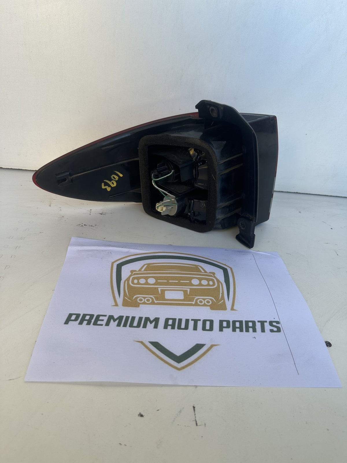 2005 Toyota Tarago R30 Station Wagon Right Taillight 23-171