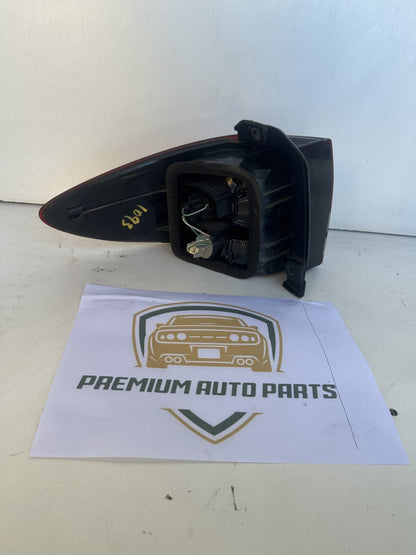 2005 Toyota Tarago R30 Station Wagon Right Taillight 23-171