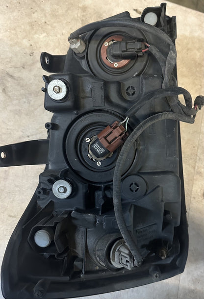 2005 Toyota Highlander - Left Headlight