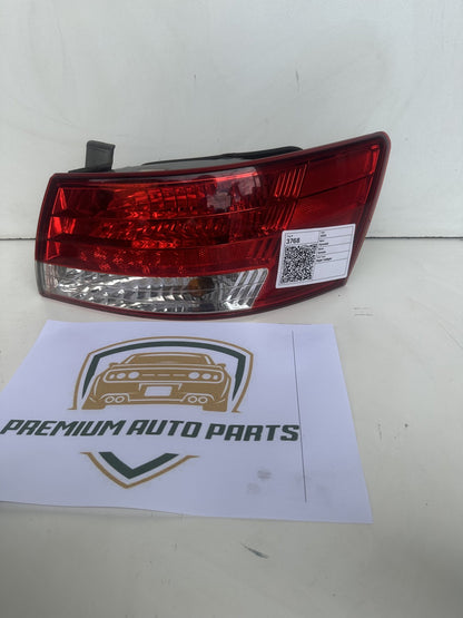 2005 Hyundai Sonata NF Sedan Right Taillight 92402-3KO