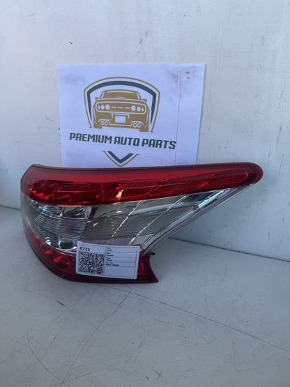 2014 Nissan Pulsar B17 Sedan Right Taillight