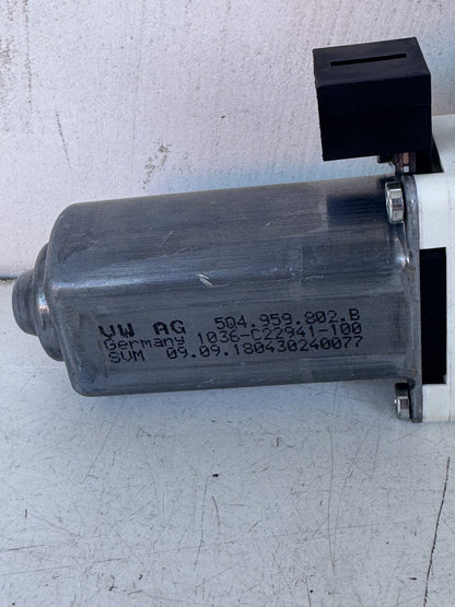 2019 Volkswagen Golf Station Wagon RIGHT FRONT WINDOW MOTOR