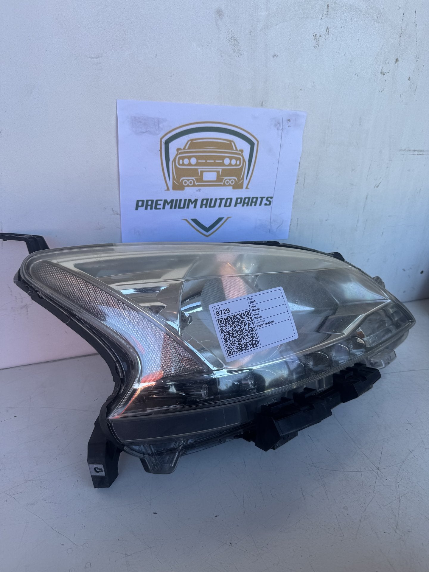 2014 Nissan Pulsar B17 Sedan Right Headlight
