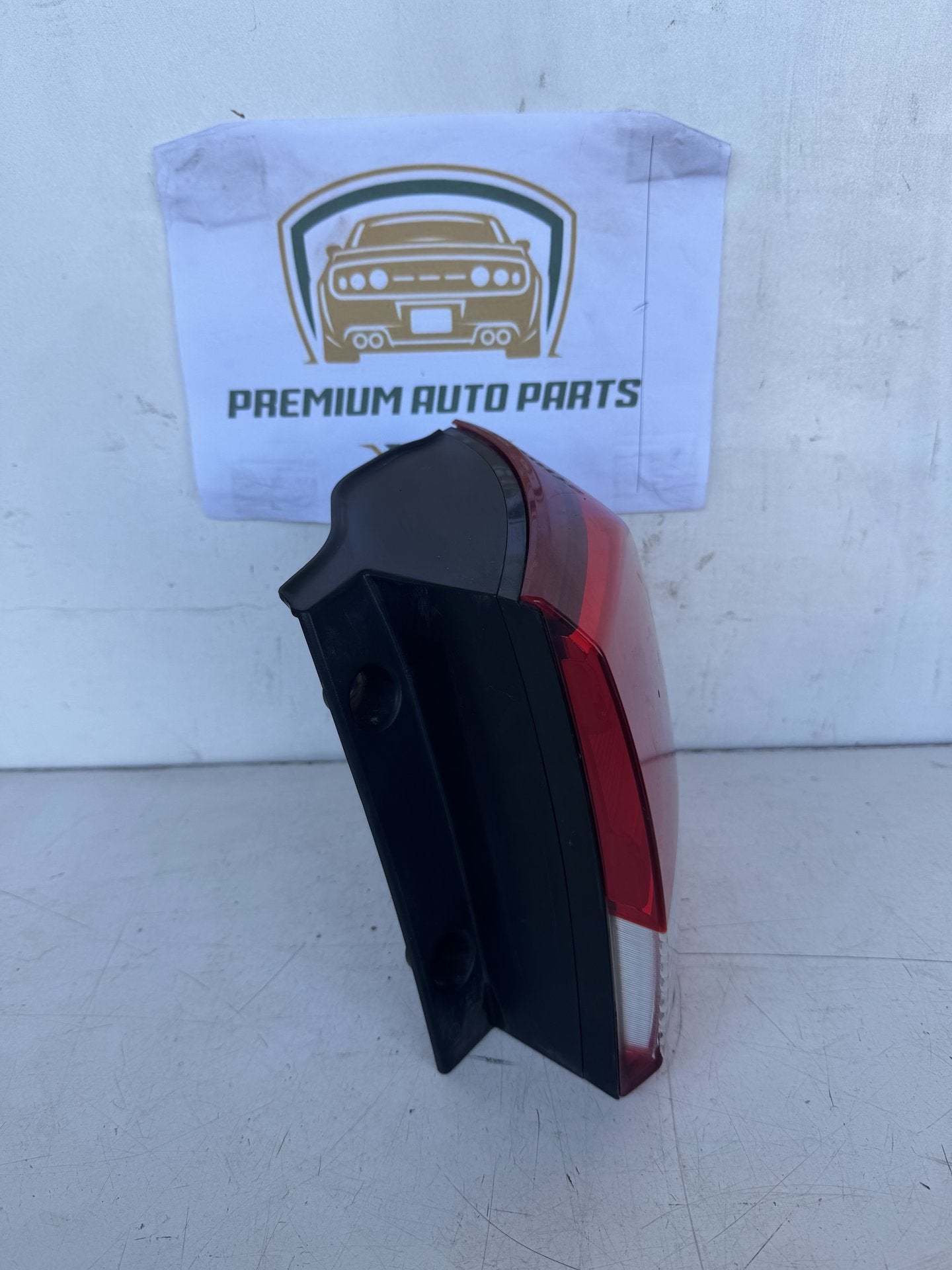 2014 Kia Sorento XM Station Wagon Right Taillight