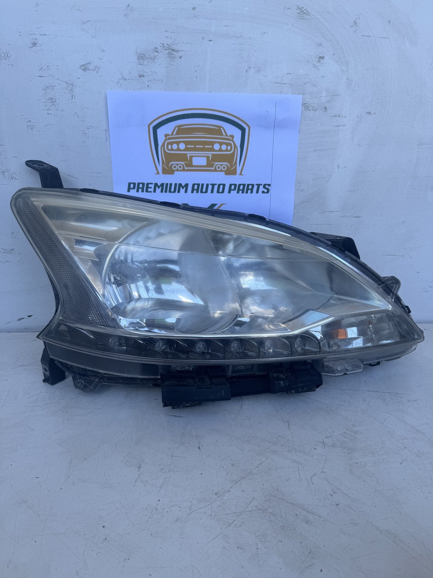 2014 Nissan Pulsar B17 Sedan Right Headlight STANLEY W0610R