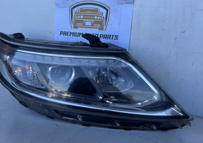 2014 Kia Sorento XM Station Wagon Right Headlight