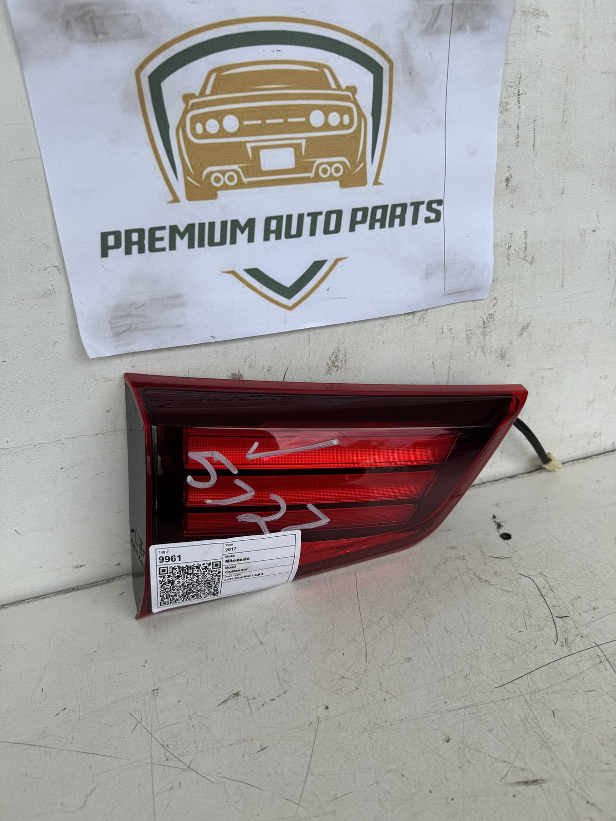 2017 Mitsubishi Outlander GF*W Station Wagon Left Bootlid Light