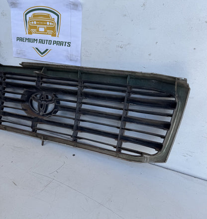 1999-1999 Toyota Land Cruiser - Grille