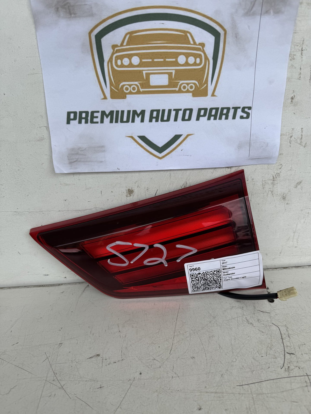 2017 Mitsubishi Outlander GF*W Station Wagon Right Bootlid Light