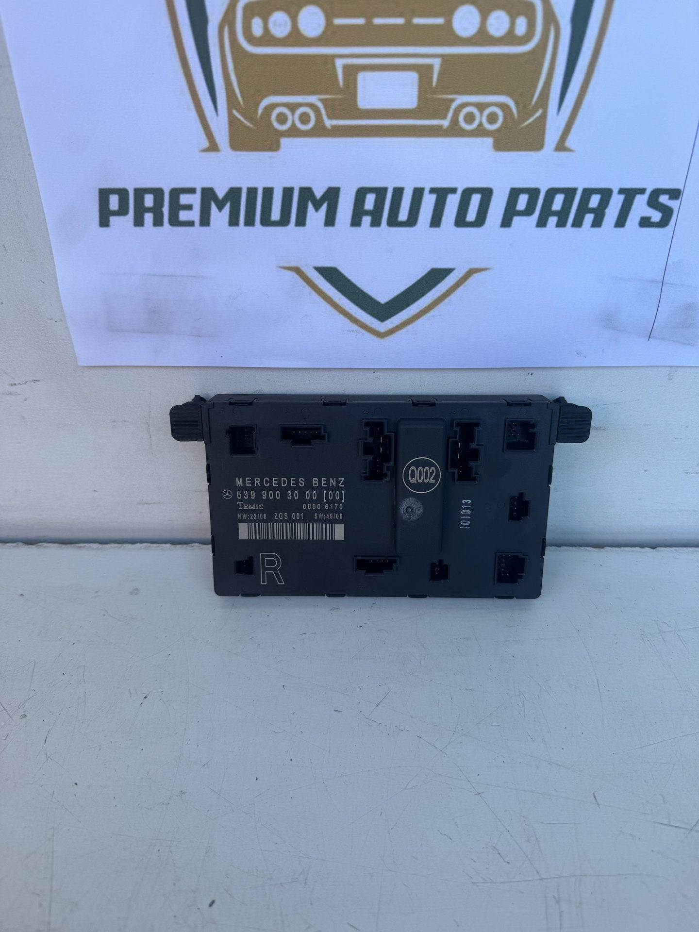 2011  V-Class W639 Right Front Door Control Module