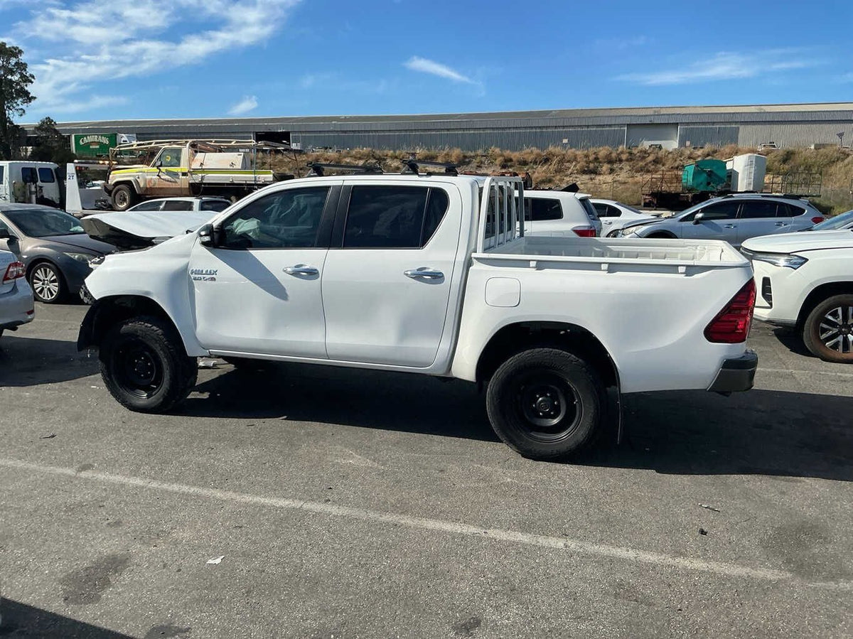 2016 Toyota Hilux SR