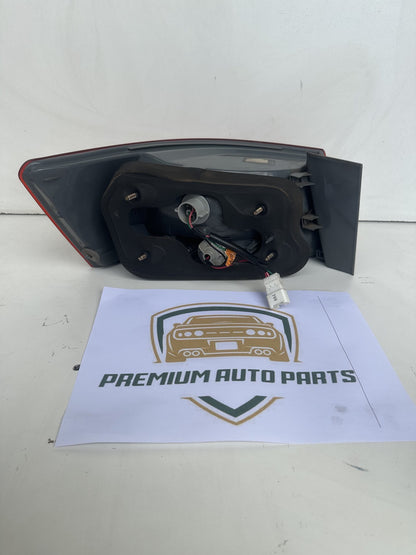 2005 Hyundai Sonata NF Sedan Right Taillight 92402-3KO
