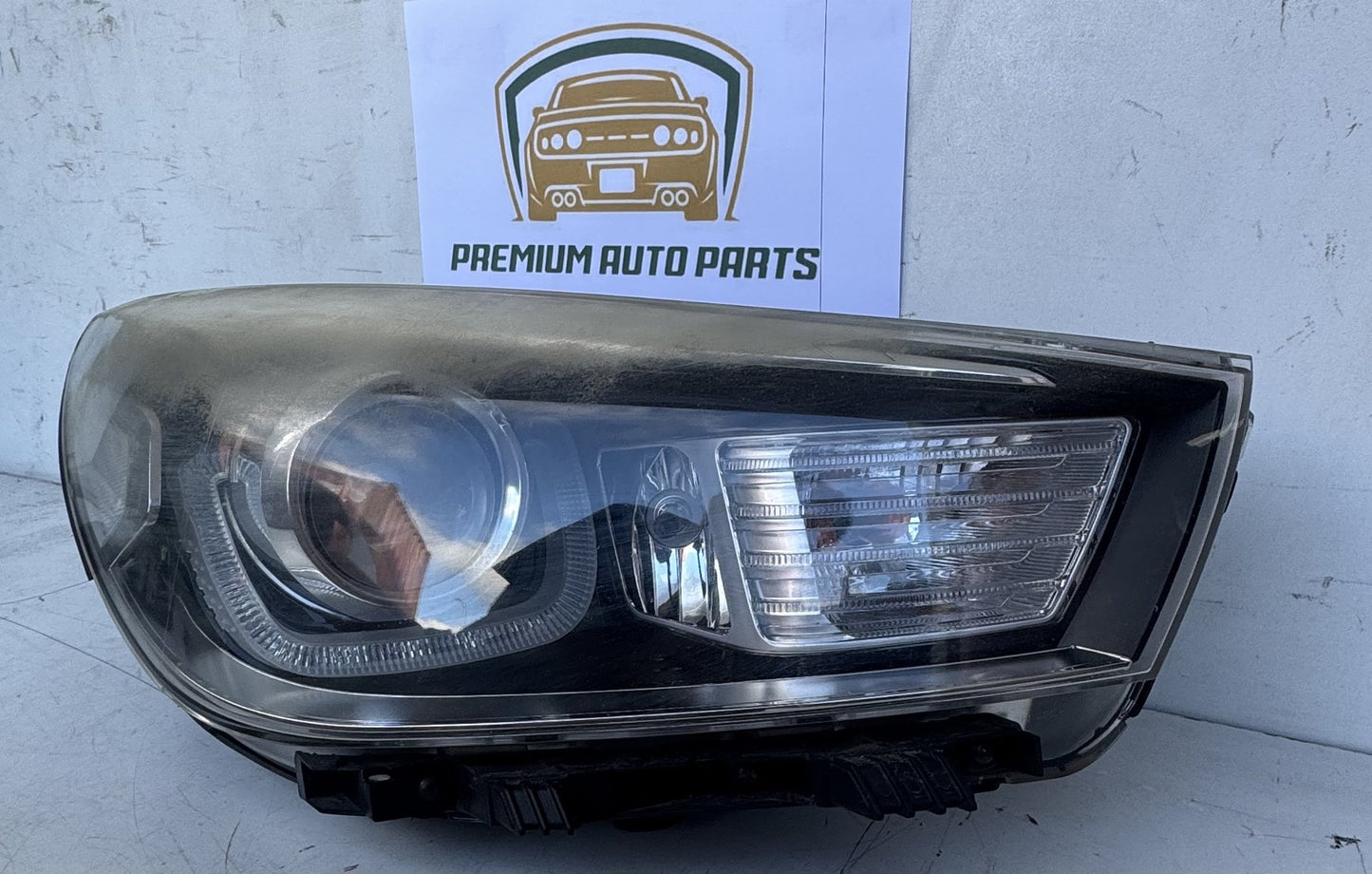 2018   Right Headlight