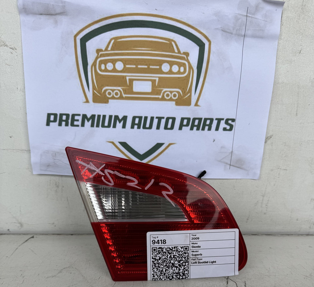 2009 Skoda Superb Sedan Left Bootlid Light