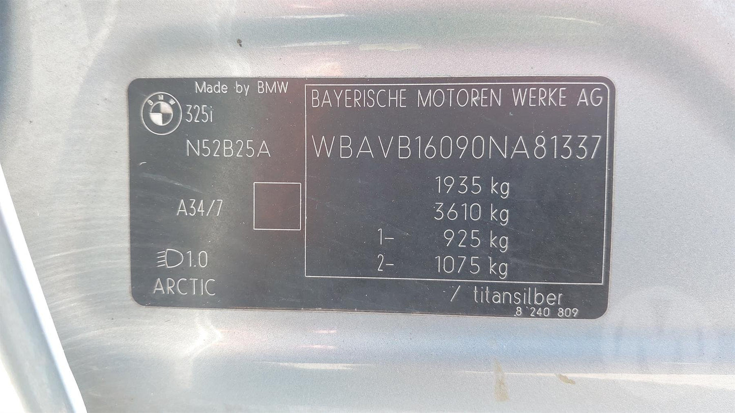 2005 BMW 320i xDrive  Sedan 
BMW
320i xDrive