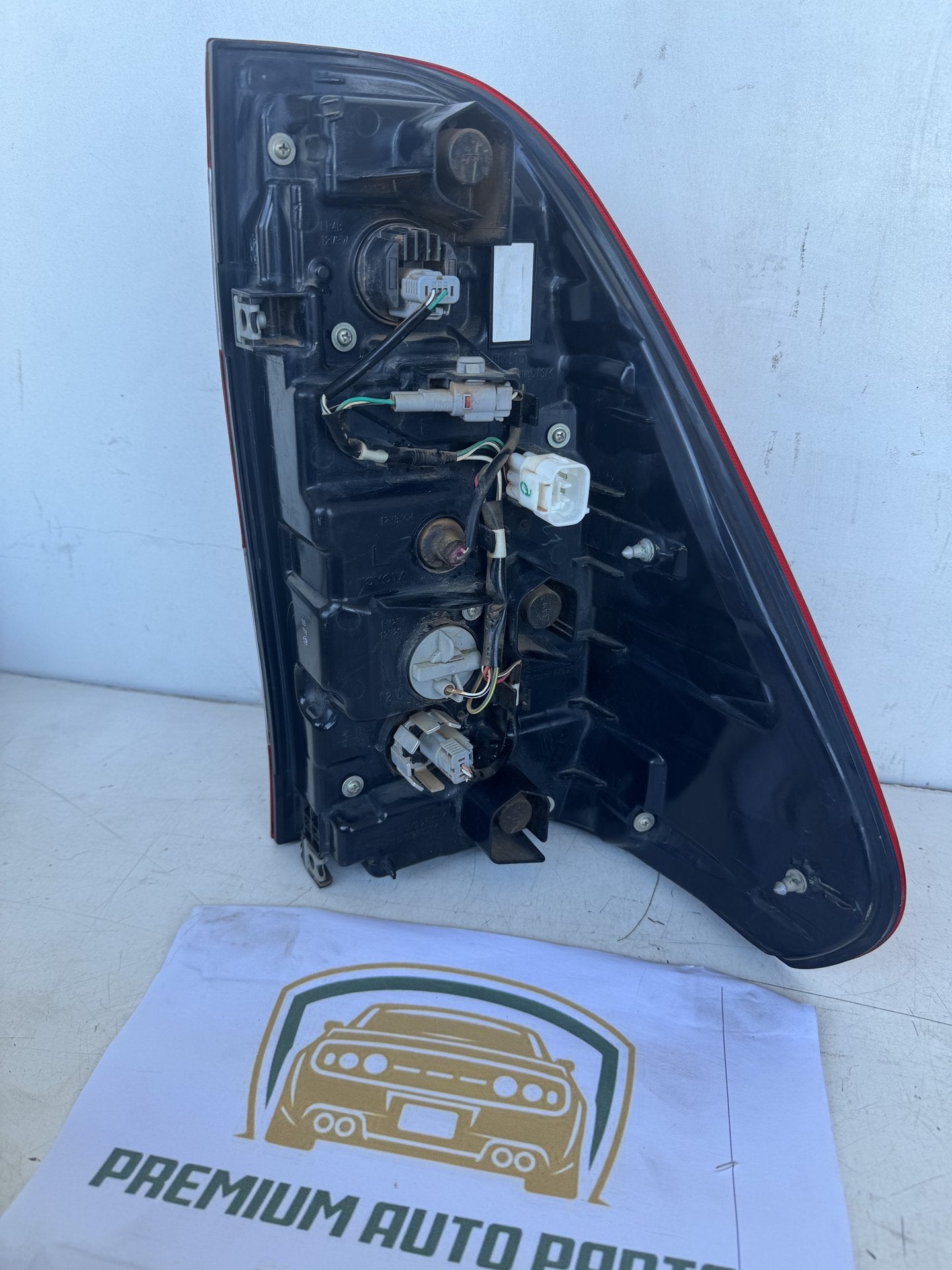 2023 Toyota Hilux Pickup Left Taillight koito 0K-186
